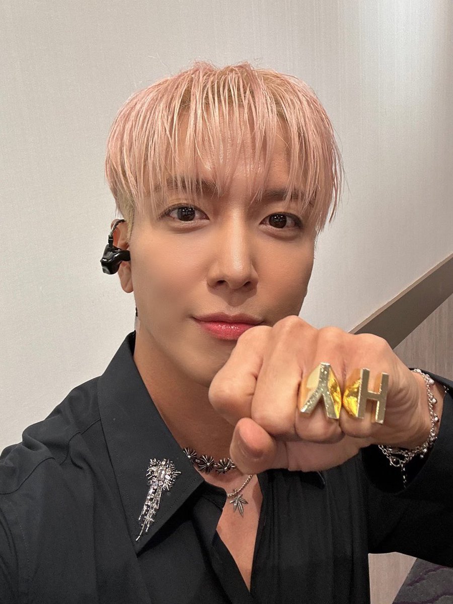 CN_FANCLUB's tweet photo. [📸] 2023 JUNG YONG HWA LIVE ‘ALL-ROUNDER’ IN HONG KONG

정용화와 BOICE가 함께여서
반짝반짝 빛났던 홍콩에서의 하루⭐️

#CNBLUE #씨엔블루 #정용화 #JUNGYONGHWA #ALL_ROUNDER https://t.co/mvLqHcFo1q