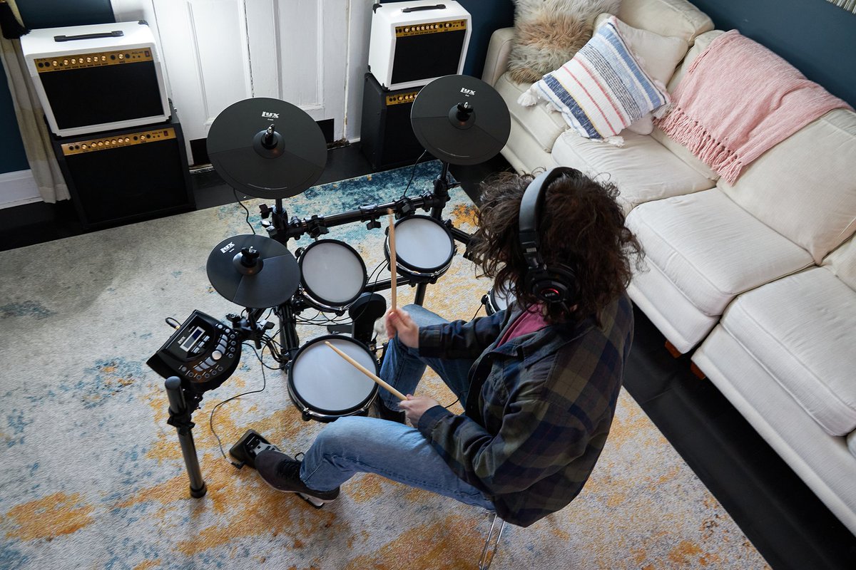 LyxProOfficial's tweet photo. Easy set-up so you can start drumming straight out the box🥁
#lyxpro #lyxpropartner #drums #electircdrums #musician #beginnerinstrument https://t.co/QCmZxGIjKb