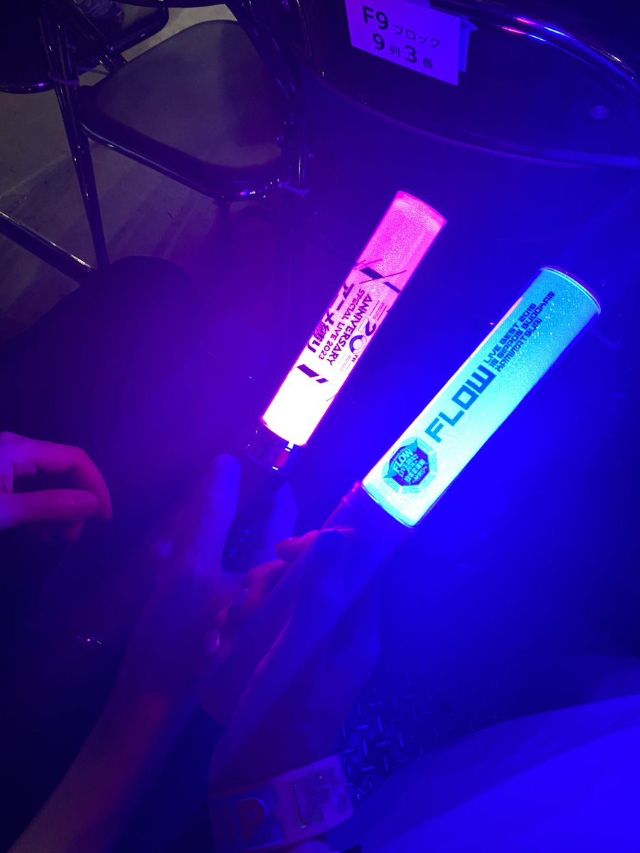 yum265's tweet photo. アニメ作品が分からなくても、雰囲気で十分楽しめました
レスポンスの声が会場中に響き渡って、心地よかったです🥰
最高🤘
#アニメ縛り https://t.co/LzN45dhaCg