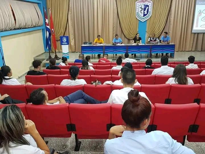 Jóvenes <a href="/UCM_Cmw/">Universidad de Ciencias Médicas de Camagüey</a> #Camaguey intercambian estrategias fortalecimiento <a href="/UJCdeCuba/">UJC de Cuba</a> <a href="/MeyvisEstevezE/">Meyvis Estevez Echevarría</a>  reconoce protagonismo estudiantes y trabajadores y exhortó continuar perfeccionamiento el C/B y la calidad de formación integral.
#UnaMejorJuventud 
#CamagüeyJoven
#PorCamagüeyTodo