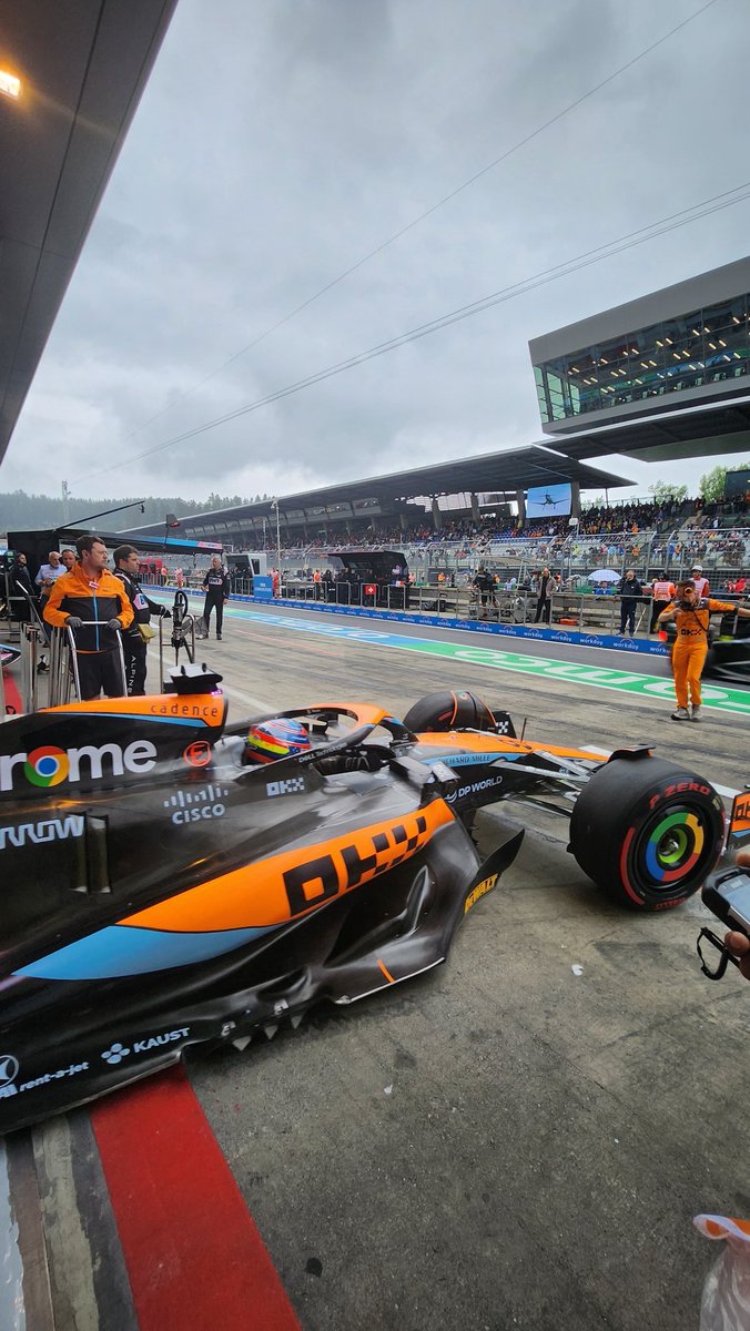 The drivers head to the grid as the rain clouds head for the circuit. 🌧 

#AustrianGP 🇦🇹