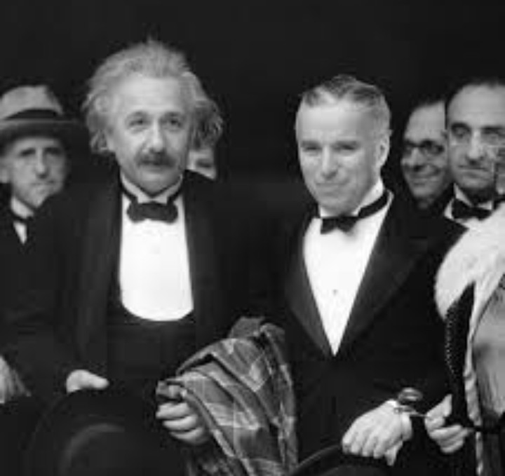 pritam6strings's tweet image. #AlbertEinstein
#CharlieChaplin

Albert Einstein and Charlie Chaplin in 1931.
.
