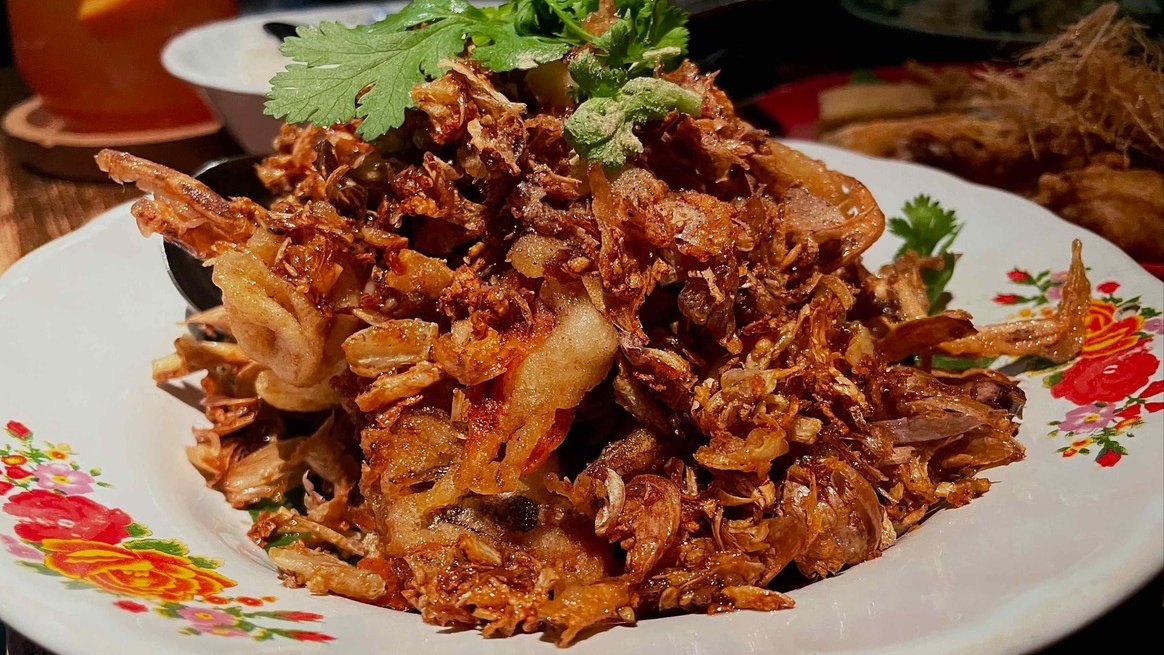 Buik-oprichter Gijsbregt Brouwer bracht recent ruim de tijd door in de Thaise hoofdstad Bangkok. Voor de lezers van de Buik zet hij zijn vijf favoriete restaurants van de Thaise hoofdstad op een rij én legt hij iets meer uit over de Thaise eetcultuur &gt;&gt; bit.ly/43dsGJj