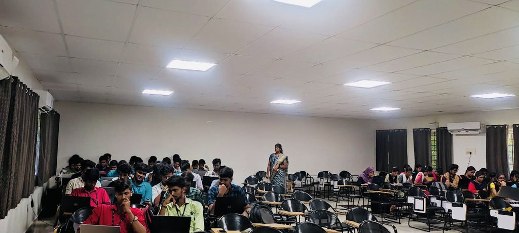 tkarkuvelraja's tweet photo. Session 7: Data Aggregation was completed by @uthamaselvan on Saturday, 1st Jul 2023 🤞

“Industrial Oriented Course on Oracle Technologies - @oracle SQL Training and Certification Program” for the 2nd year young engineers of @NECKVP ✌️

@oracleace #orclAPEX @varghese0905 @inoaug https://t.co/2pG4NmZeKo