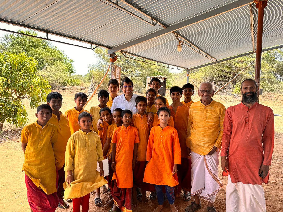 Maatrushree's tweet photo. It was a privilege to have Prof Kamakoti as part of @anaadifdn's 8th Foundation Day and Rural IKS Science Fair. Rich jnana parampara offered in a simple setting 🙏 @adinarayananv @VidhyashankarV @indic_sciences @GomathiVenkata1 https://t.co/2iSTNemuXK