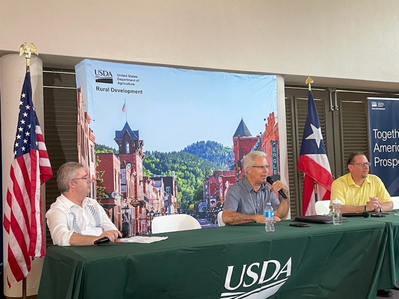 MaxJTrujillo's tweet photo. Muy apreciado el apoyo a este evento y sus presentaciones! #APER @SESA_PR  @acarbolugo @javrua #solarenergy #economicdevelopment #puertorico https://t.co/Ye2Vz1Z1ue