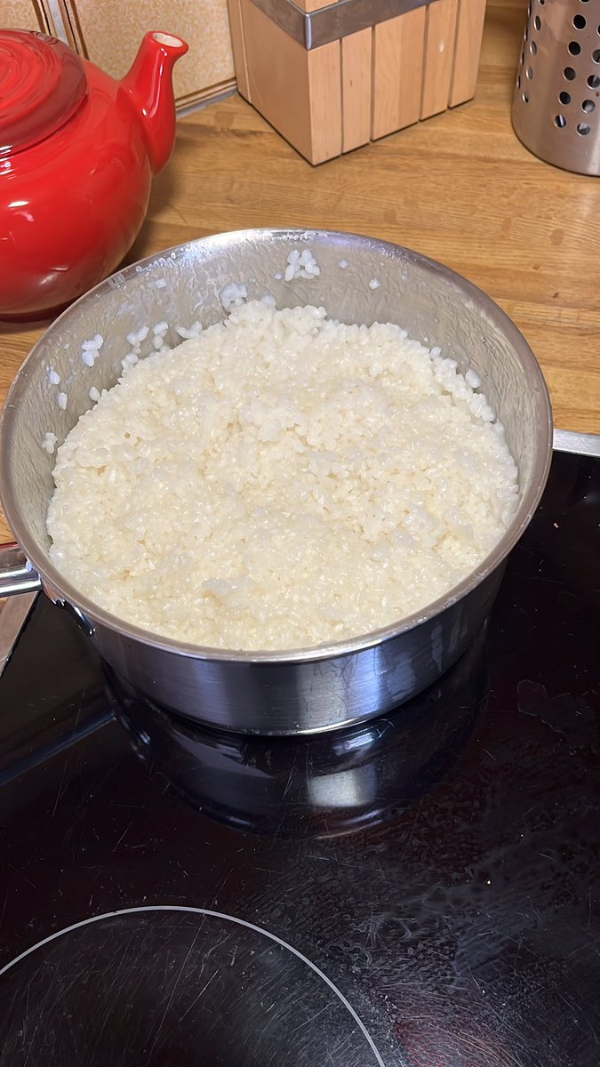 panpiten's tweet photo. @LombardoProf Wir sind erst in der Vorbereitung. Der Fisch kommt erst. Und dann beginnt das grosse Sushi machen. https://t.co/qgPp0N5v7t