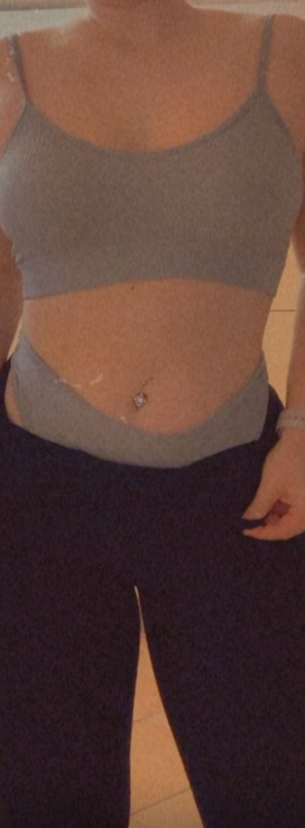 Belliselli's tweet photo. #fitness #pircing #onlyfans #girl 

Wer will abdrücken? ❤️‍🔥 https://t.co/KgSuuTsAoZ