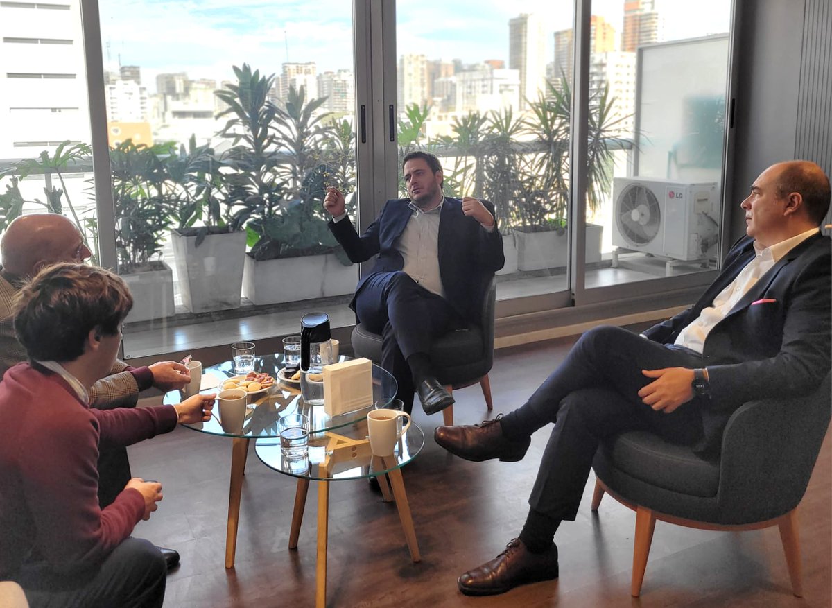 VentaDirectaArg's tweet photo. Nuestro director ejecutivo Gonzalo Falcón mantuvo una enriquecedora reunión con el legislador porteño @HernanLReyes con el objetivo de profundizar sobre el ritmo de crecimiento de la industria de la #VentaDirecta y su impacto social. 👇 https://t.co/kSQKjU3rGM