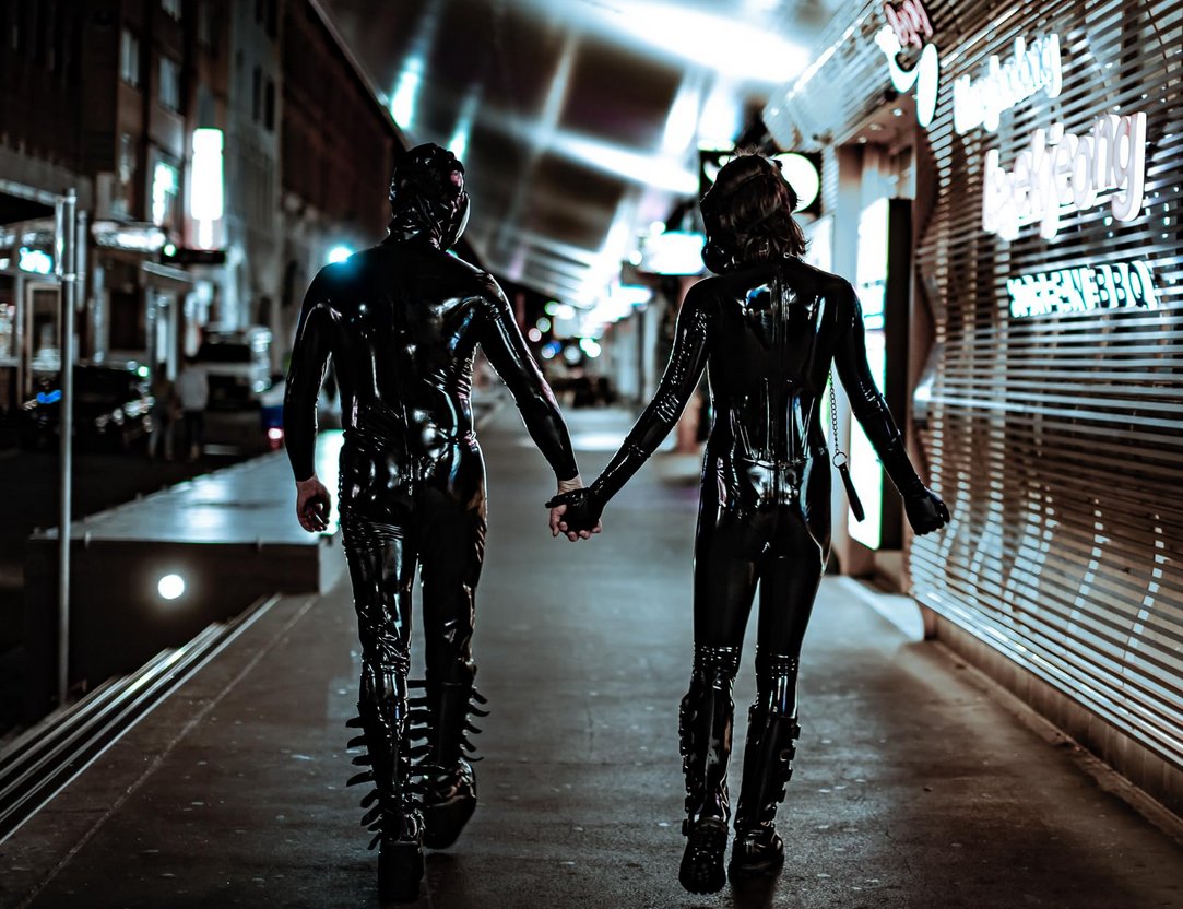 RubberlyChannel's tweet photo. Hallo, deutsche Gummiliebhaber! Scheckt unseren Kanal Rubberly für die neuesten Latex-Styles aus! Mit Alek und Brad, live aus Sydney. #LatexLiebhaber #LatexMode #Rubberly #Gummi 

DER LINK: 
https://t.co/NXAFtAjnju https://t.co/0ImR4W3RFb