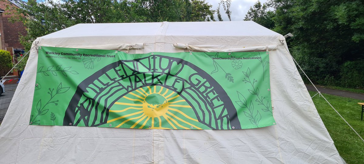 Lovely local market on Bellhagg Millennium Green until 3pm today #walkleyfestival