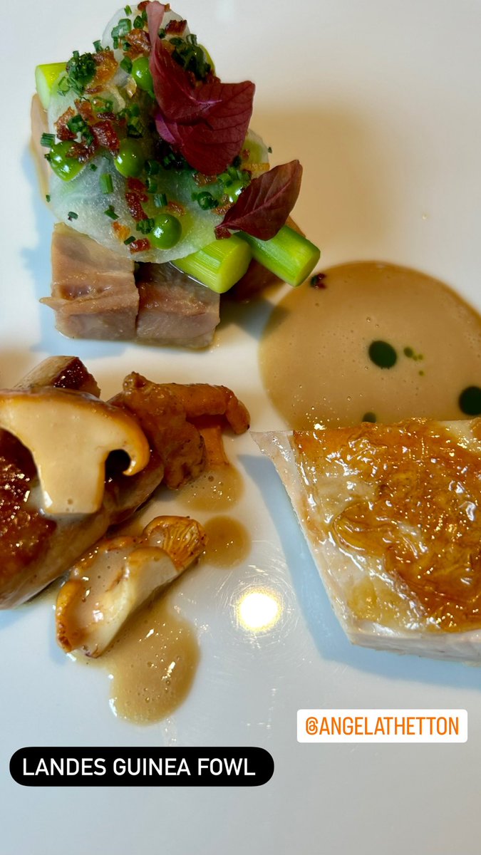 Just some of the highlights from another outstanding lunch. Thank you @MichaelWignall_ @AngelHetton absolutely stunning food, wine and service. @CanteenTweets #thestaffcanteen