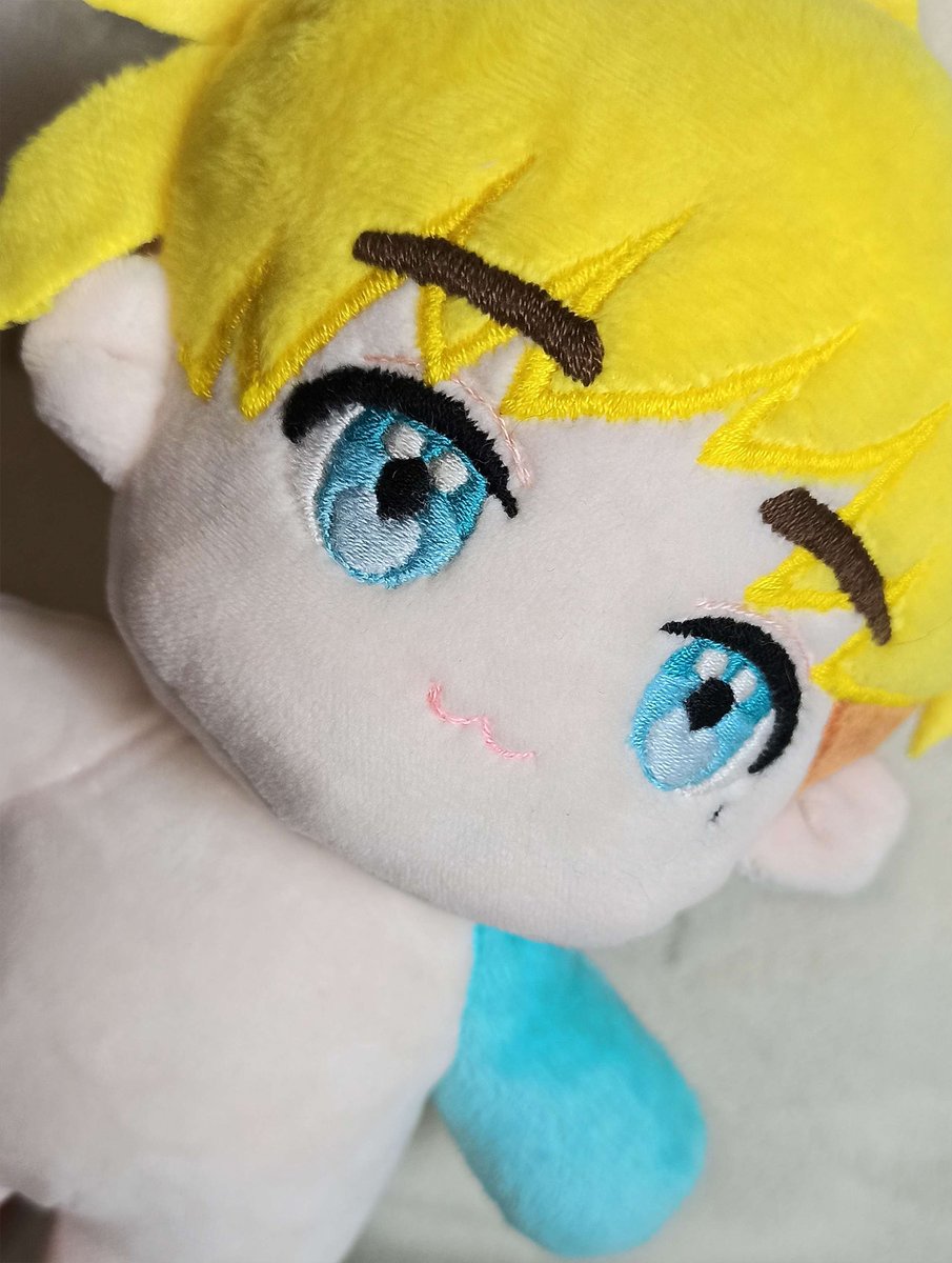 cocopines's tweet photo. Vash plush in 20cm from #TRIGUNSTAMPEDE  for @erushi 🫶

Lots of fun customizing his hair 😂😂😂

Doll commission info in pinned tweet!
#cocomission https://t.co/fqdpVoHxuk