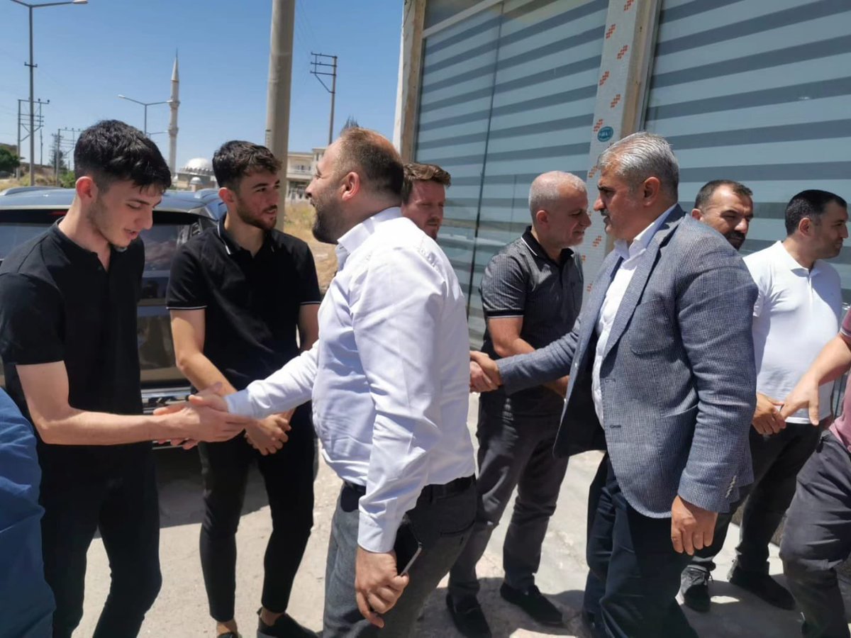 Midyat İlçe Başkanımız Sayın Atilla Yarış ve teşkilatımızla birlikte, önceki dönem Şenköy belde belediye başkanı Sayın Ferhan Bozkurt ve değerli vatandaşlarımızla bayramlaşmada bir araya geldik.