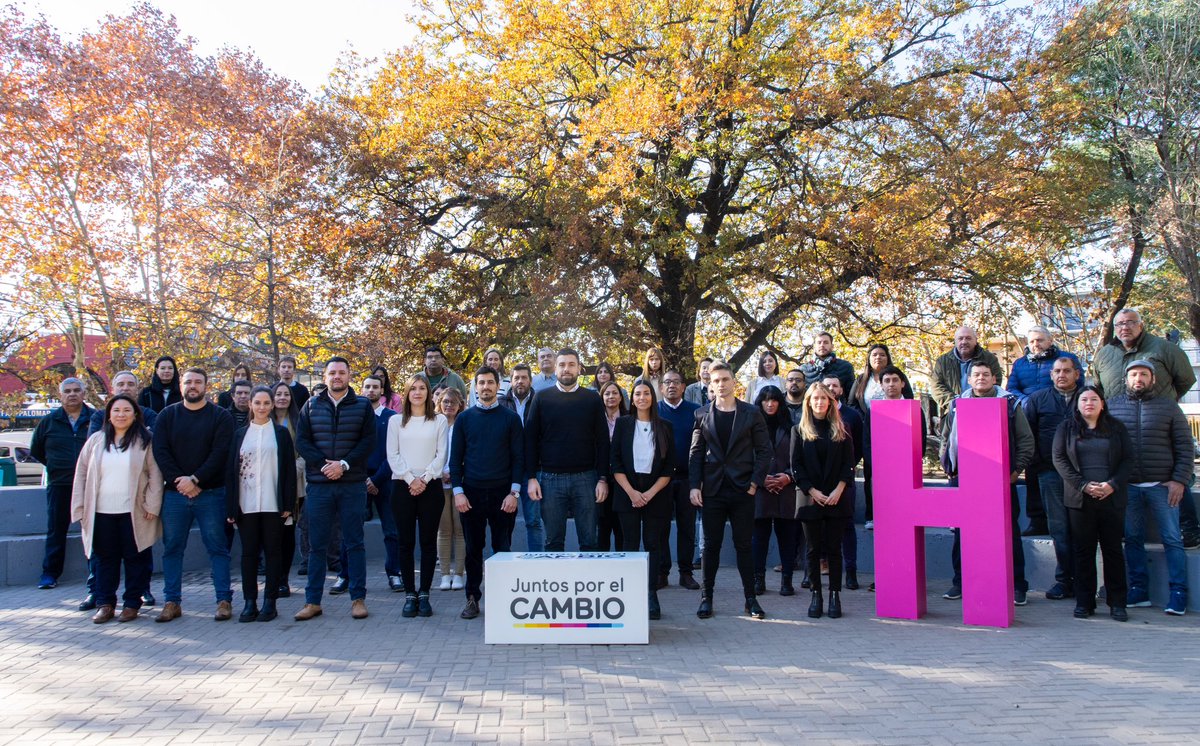Este es el equipo que junto a los vecinos va a terminar con 28 años de abandono en Hurlingham. Hace una década que caminamos el municipio, escuchamos a la gente y trabajamos en conjunto. Sumar siempre fue nuestro espíritu, cada persona que se acerca con un problema, una idea o