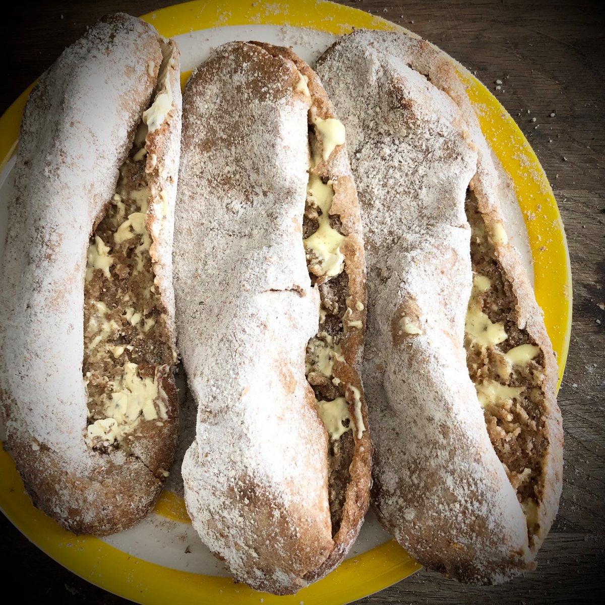hannahkokoschka's tweet photo. #veganhour @veganhour thanks to being given this delicious #speltflour (best present for someone who loves #baking and especially when food is generally so expensive!) back to #homemade #sourdough #pitta #bread at the weekend with #plsntbased #vitalite https://t.co/saHui9oHUd