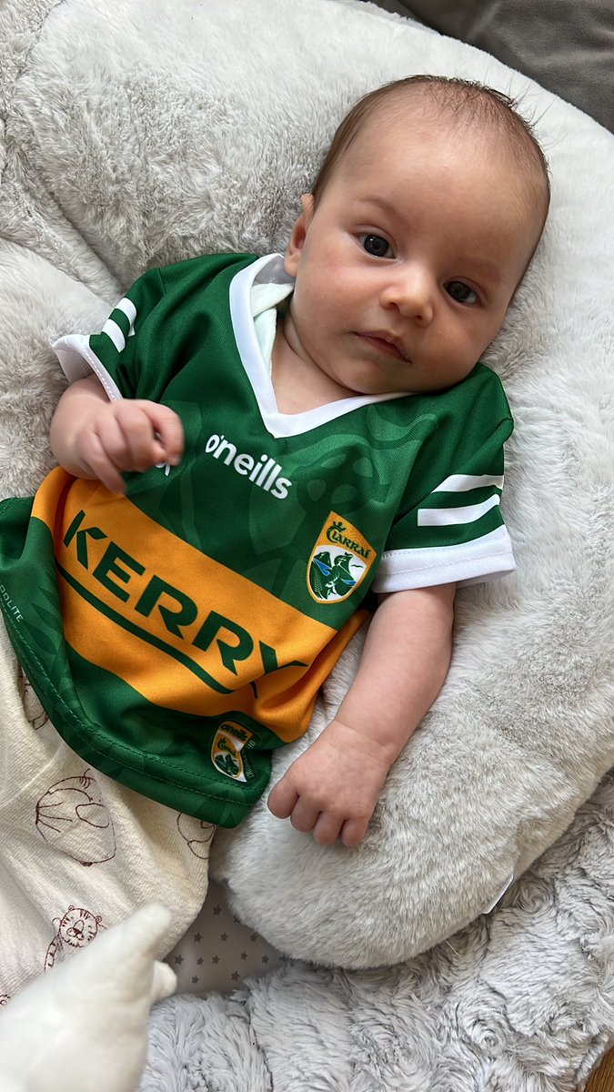 Beauden cheering on the kingdom from Cardiff 💚💛 @Kerry_Official  #FanWall