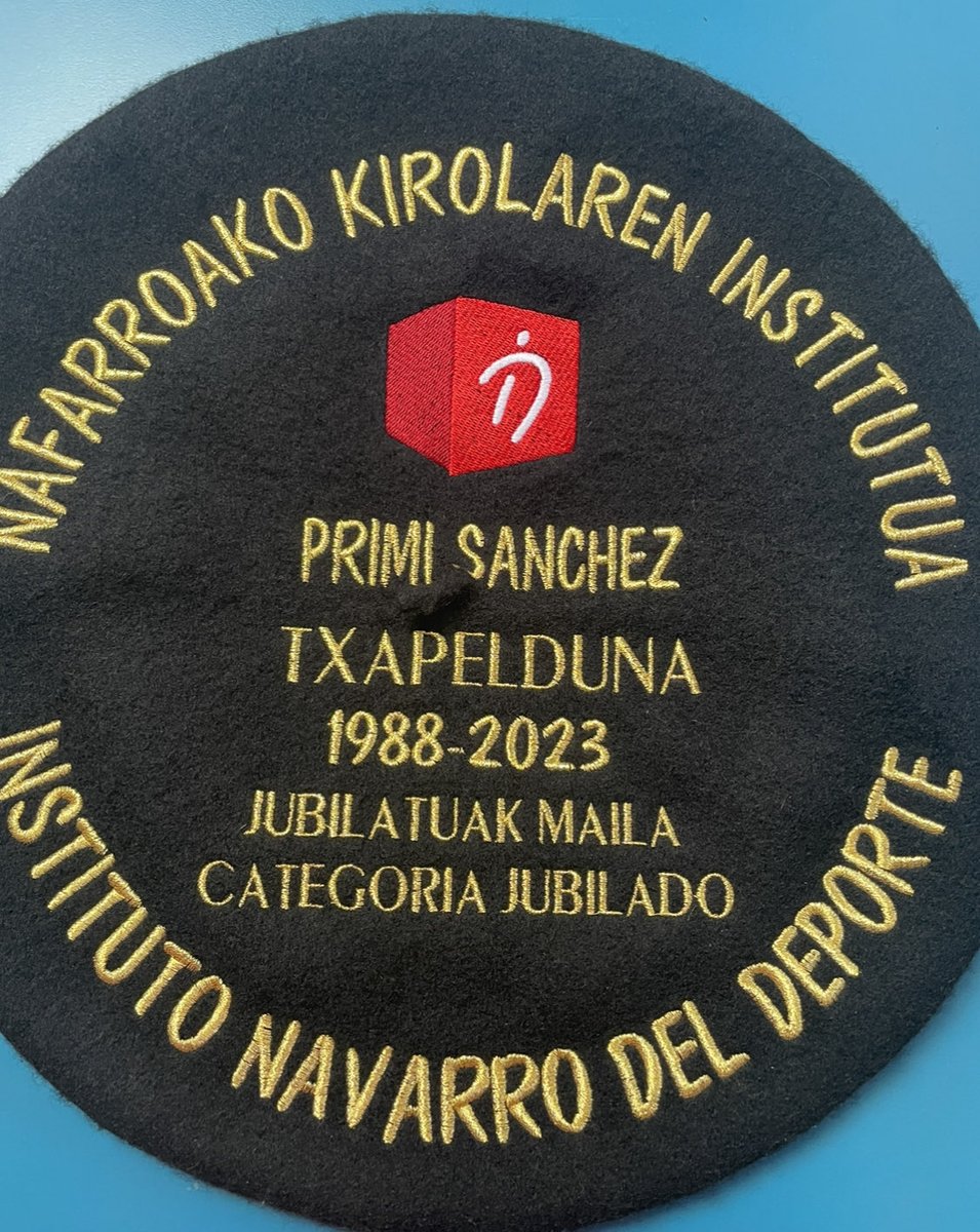 Después de 43 años en el ámbito de la educación física (8) y del deporte (35), toca disfrutar de unos días de vacaciones para luego jubilarme. Me llevo la txapela más valiosa, el cariño y reconocimiento de mis compañeras/os. Muchas gracias/ Eskerrik asko.