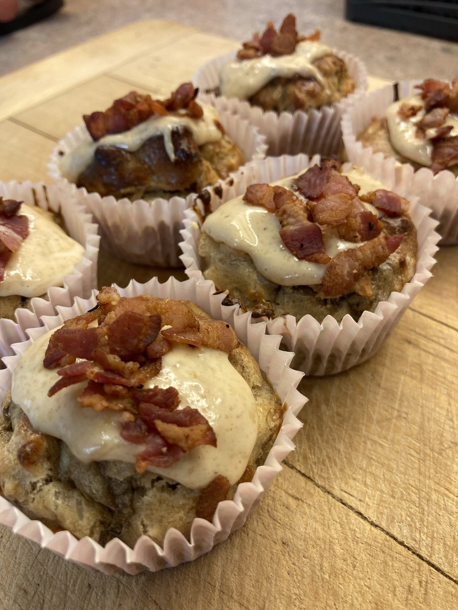 Bee Smith 🐝 🐶🦔 🧁 ⚽️ tweet media