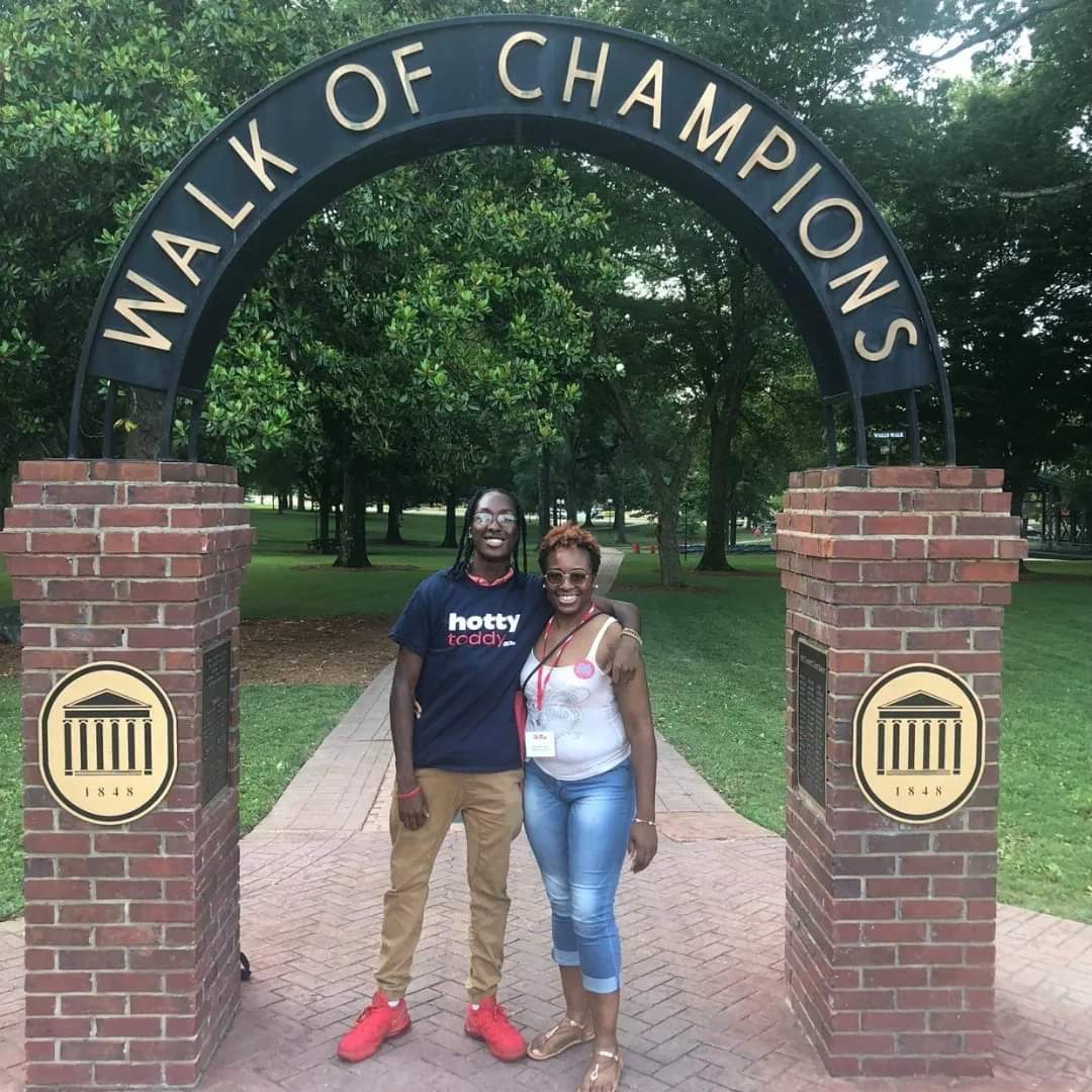 MsChiTwnFinest's tweet photo. I'm officially an OLE MISS mom 😊
@OleMiss #proudmother #hottytoddy https://t.co/e7DfLlBcJn