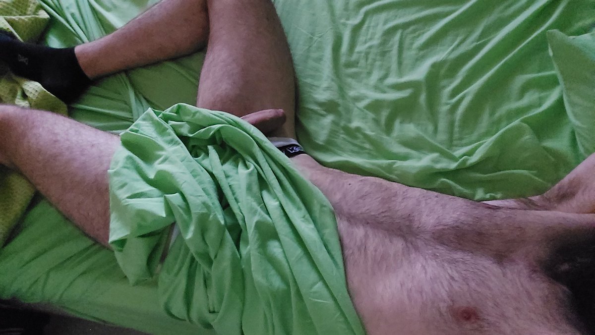 micpriv3's tweet photo. È sabato e fuori piove, la cosa migliore da fare è dormire https://t.co/7Eo5yG0uUH