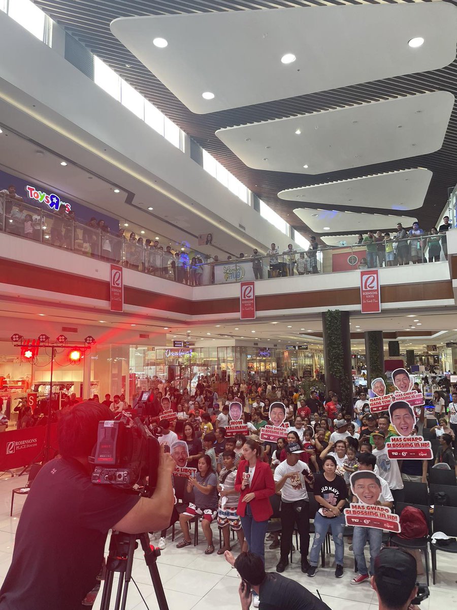 Iba talaga ang saya 'pag sama-sama! Ang ating mga Kapatid sa Robinsons Ilocos, sumali rin sa selebrasyon ng Pambansang Araw ng Isang Libo't Isang Tuwa! #TVJonTV5 #TVJMediaQuest #TVJ #LegitDabarkads #IBAngSayaPagSamaSama #LunchtimeSayaTV5