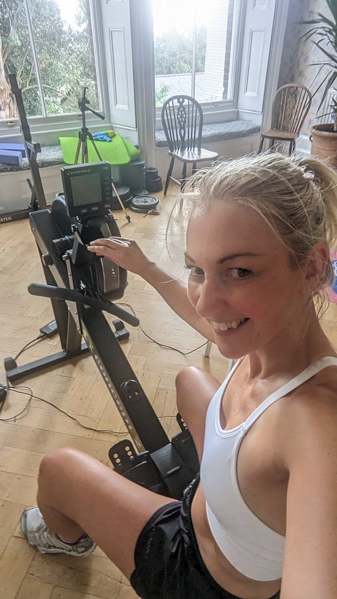JuliaBFit's tweet image. Finished shooting a legs and glutes workout video, feeling so pumped up that I jumped on the erg for an extra 20 minutes of drills. 🏋️‍♀️💦 Now my makeup is running, and it&apos;s definitely time for a refreshing shower! 

 #WorkoutMode #ExtraMile #SweatAndShower