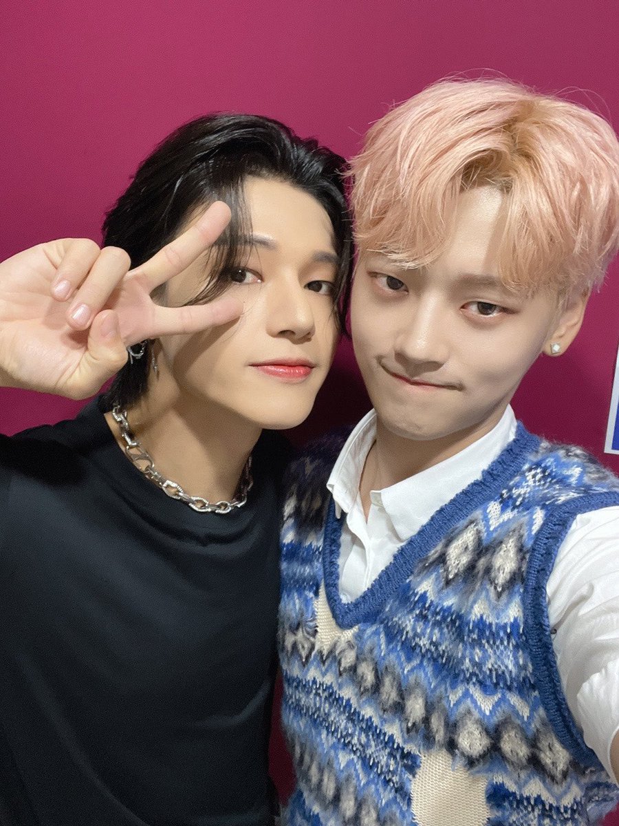 WEi__Member's tweet photo. [#석화] 
멋쟁이 형들이랑 음중에서❤️‍🔥 
@ATEEZofficial #BOUNCY https://t.co/5MejtR5JrR