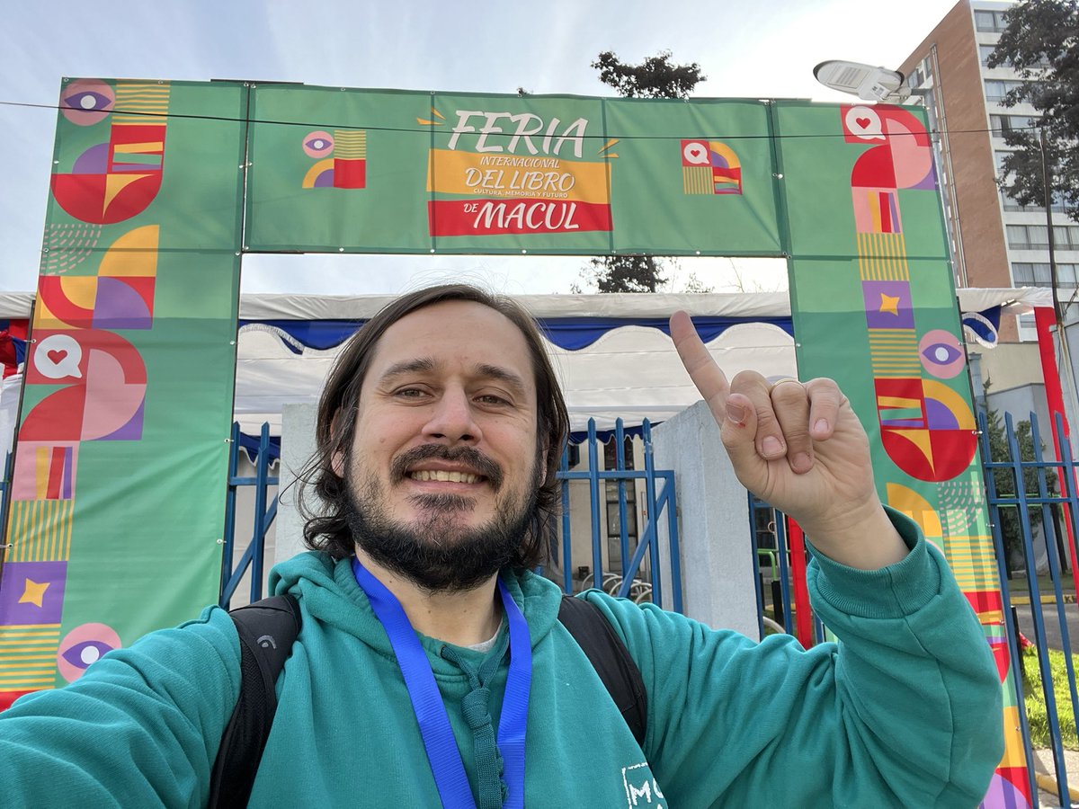 Damivago's tweet photo. Hoy PENÚLTIMO día de Feria Internacional del Libro en Macul … los espero hoy de 11:30 a 20 horas en Gimnasio Municipal … un abrazo! https://t.co/I16BO2Lf5F