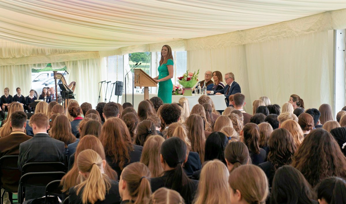 Acting Head, Mrs Rachel Rees, spoke about trailblazers and breaking down barriers, in Monmouth School for Girls’ inspirational Speech Day and Prize-Giving today (Saturday 1st July). For the full story, please visit: habsmonmouth.org/inspirational-…