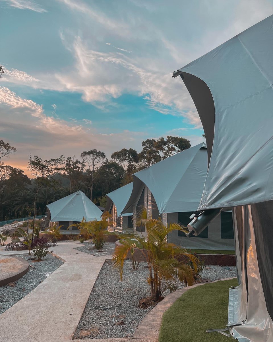 PerakPress's tweet photo. Bakal dibuka tak lama lagi. Tarikan terbaru di Taiping, Perak 🤩

Berkonsepkan Eco Resort. Tak sabar rasanya bila tengok gambar-gambar Belantara Resort ni. Penginapan ada banyak jenis dari lodge hingga glamping. Khemah macam eco resort yang mewah. https://t.co/aO4Xp4Zm2h
