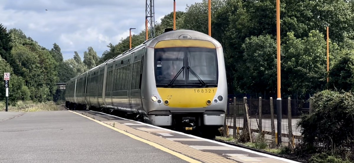 PlatformEdge1's tweet image. Acocks Green ✅
Snow Hill Lines ✅

168321 + 168218 passing Acocks Green heading to Birmingham Moor Street #Class168