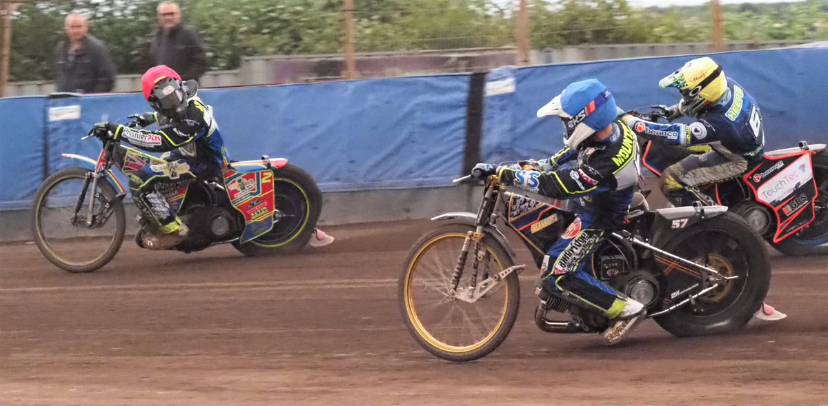 Teamwork makes the dream work 🙌🏻

Just checking you’re with me Connor Mountain 🤝

📸 Ian Rispin 

<a href="/SpeedwayScunny/">Scunthorpe Speedway</a> 🦂 | #britishspeedway 🇬🇧