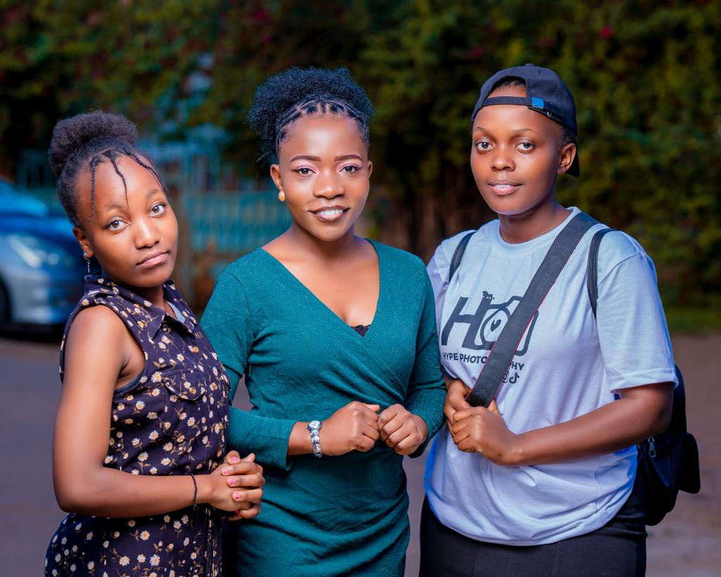 Meet the three beautiful young female photographers 😎  who can give you the best work through videography and photography, graphics e.t.c for more information contact on 0765639108 #hypephotography #touchtheslum