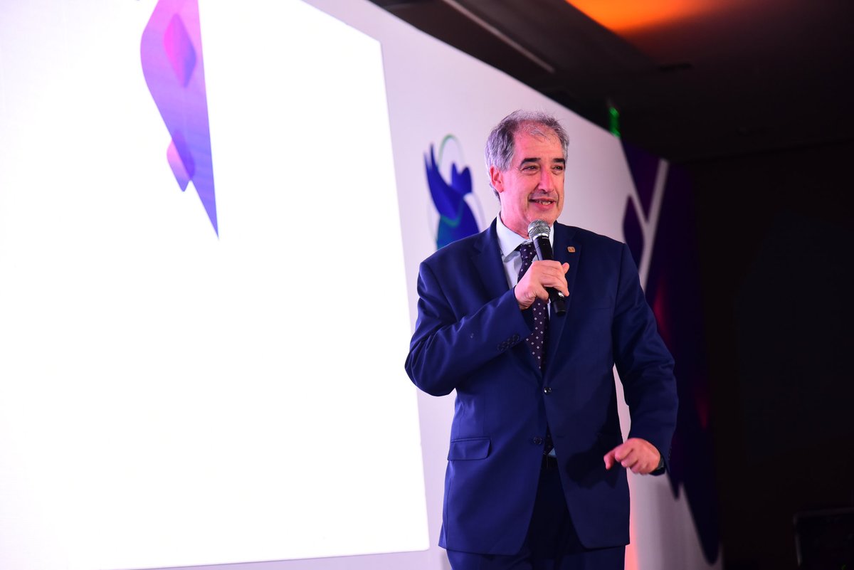SIAC (@siac_cardio) on Twitter photo Damos la bienvenida al nuevo presidente SIAC por el período 2023-2025, el Dr. Adrián Baranchuk <a href="/adribaran/">Adrian Baranchuk MD FACC FRCPC FCCS FSIAC</a> 🇨🇦 y a la nueva mesa directiva conformada por colegas de todo el continente Damos la bienvenida al nuevo presidente SIAC por el período 2023-2025, el Dr. Adrián Baranchuk <a href="/adribaran/">Adrian Baranchuk MD FACC FRCPC FCCS FSIAC</a> 🇨🇦 y a la nueva mesa directiva conformada por colegas de todo el continente