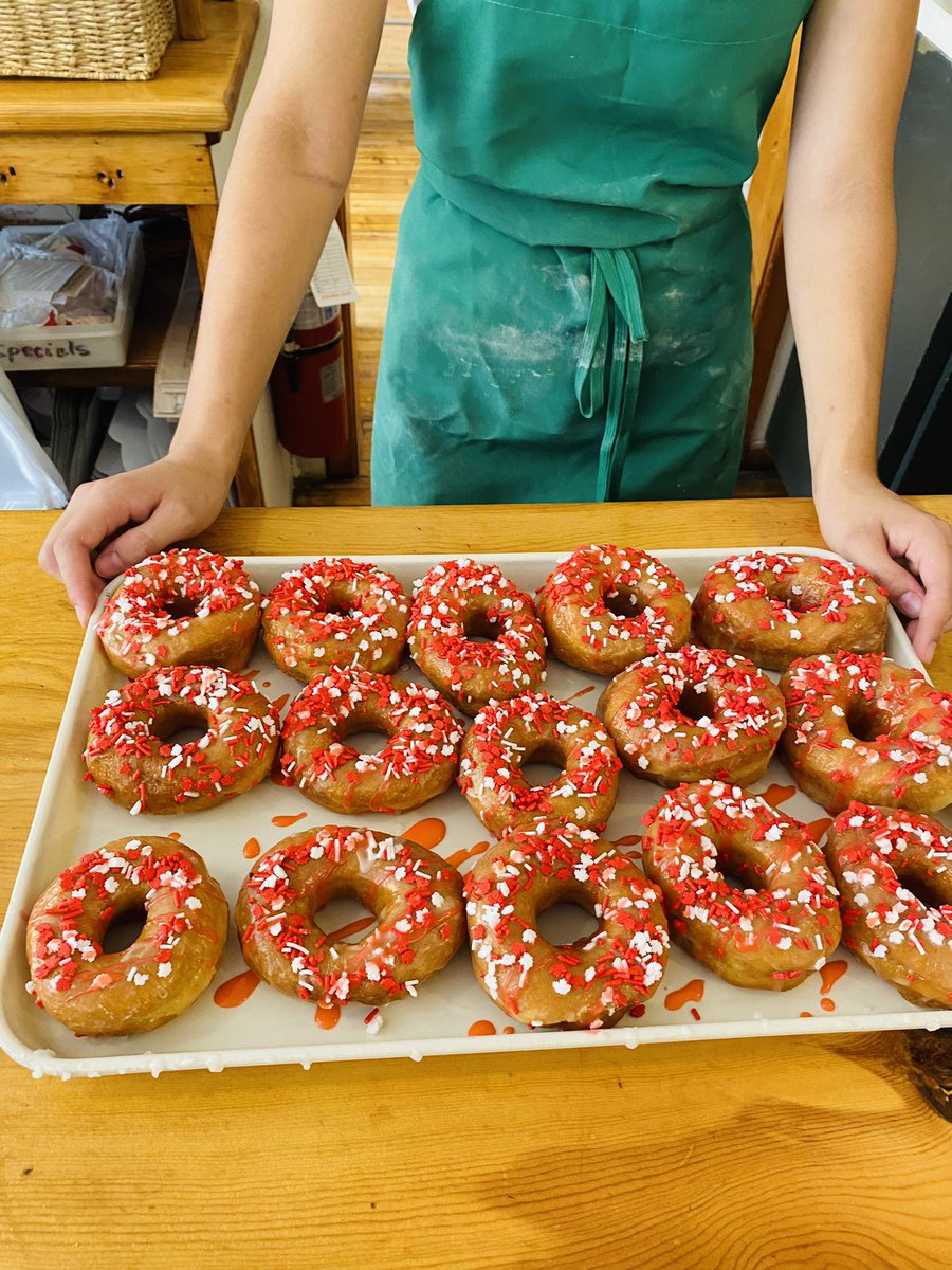 EEmberg5's tweet photo. Just when you thought everything was closed today…EUREKA!! Note to self: never, ever walk into a bakery while hungry! #BoughtTooMuch #CanYouBlameMe #NoRegrets #Yet #IWillShare #Maybe #HoltomsBakery @TownofErin https://t.co/wHJrF1hgEX
