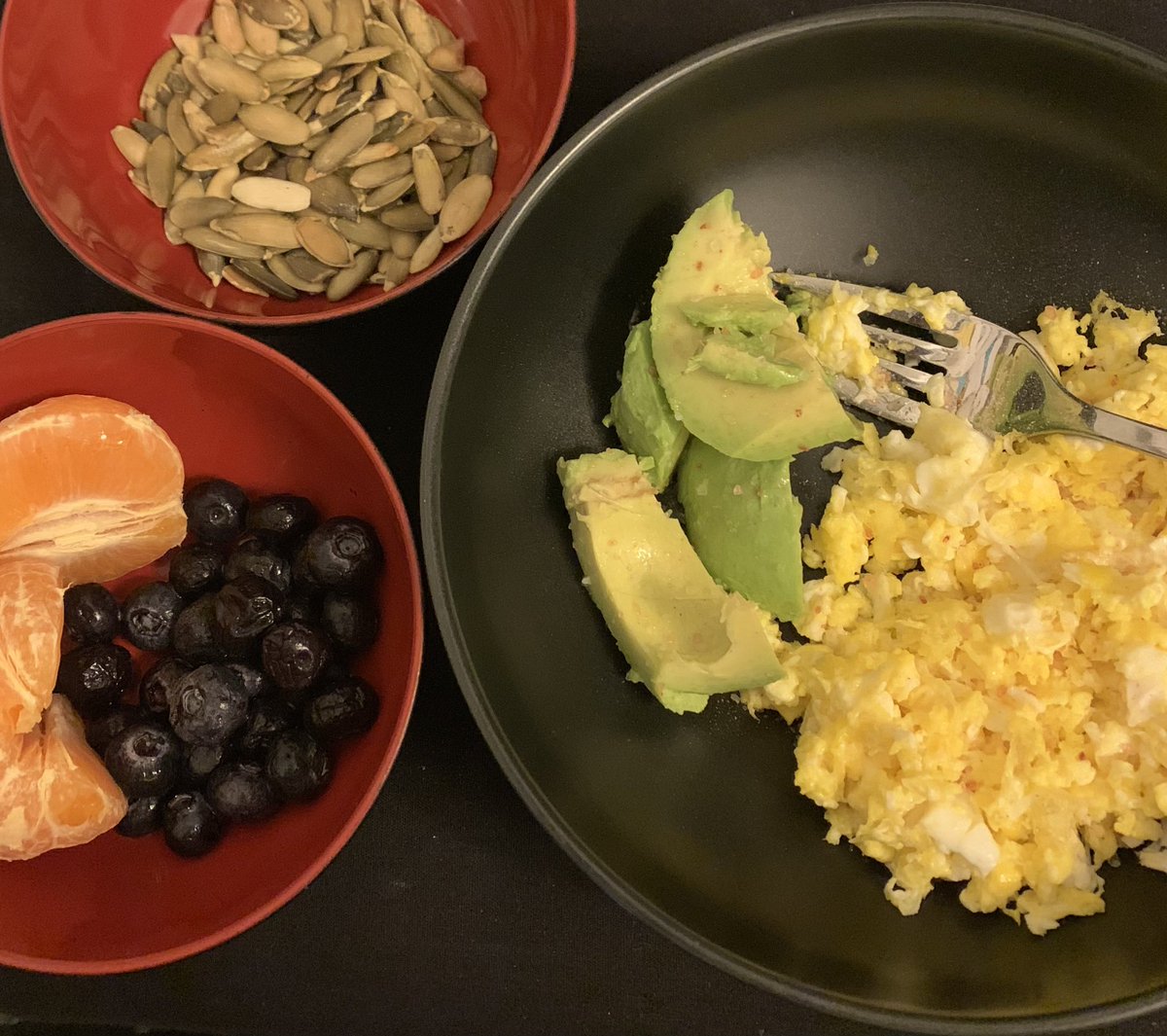GelueBorr's tweet photo. Breakfast anyone? 

#healthyfood #breakfasttime #yummyfood #fuits #seeds #scrambledeggs #avocadolover #mandarine #blueberriesforever https://t.co/T5ziK15cSD
