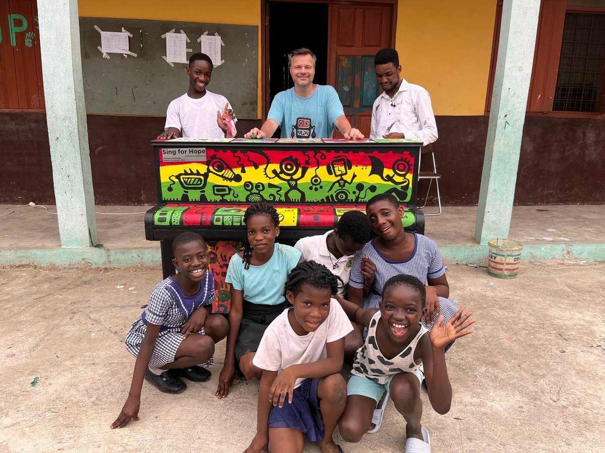 Happy Republic Day to our Ghanaian friends! This vibrant Sing for Hope Piano was created by students at the Farm of Hope school in Senya Beraku, Ghana, in collaboration wi... | On IG: instagram.com/p/CuKLP2vtDDd/