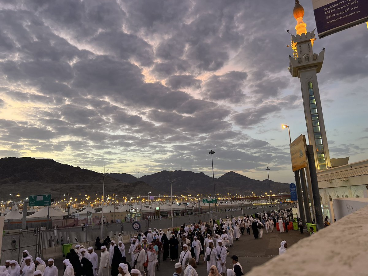 Bothaina_A's tweet photo. الحمدلله على التمام💕الحمدلله على اجمل ايام ممكن الواحد يعيشيها💕 يارب اجعلنا من المقبولين 💕 https://t.co/fNlQhOiHBM