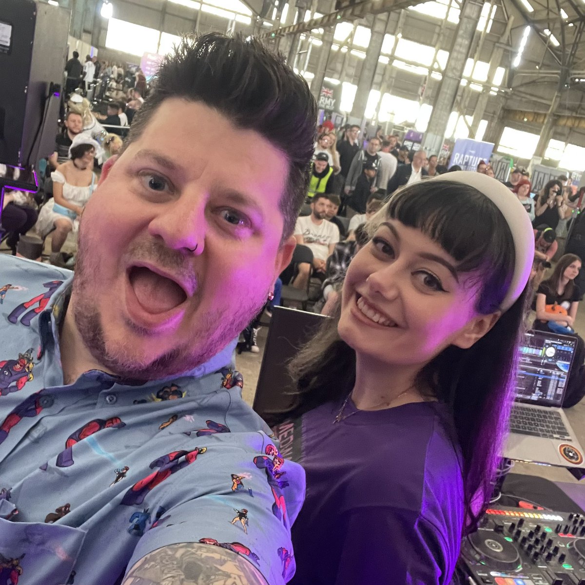 levelupleroy's tweet photo. Day 1  @RaptureFest has been such a blast co-hosting &amp; VideoDJing the creator stage with @JuxtoG 🔥 #levelupleroy #rapture #medwaygamingfestival #host #dj #videodj #geekdj #nerddj #nintendo #sega #switchchallenge #gamer #gamerdj #popculturedj #popculturehost @RSVLTS https://t.co/JsoV2ZrQIX