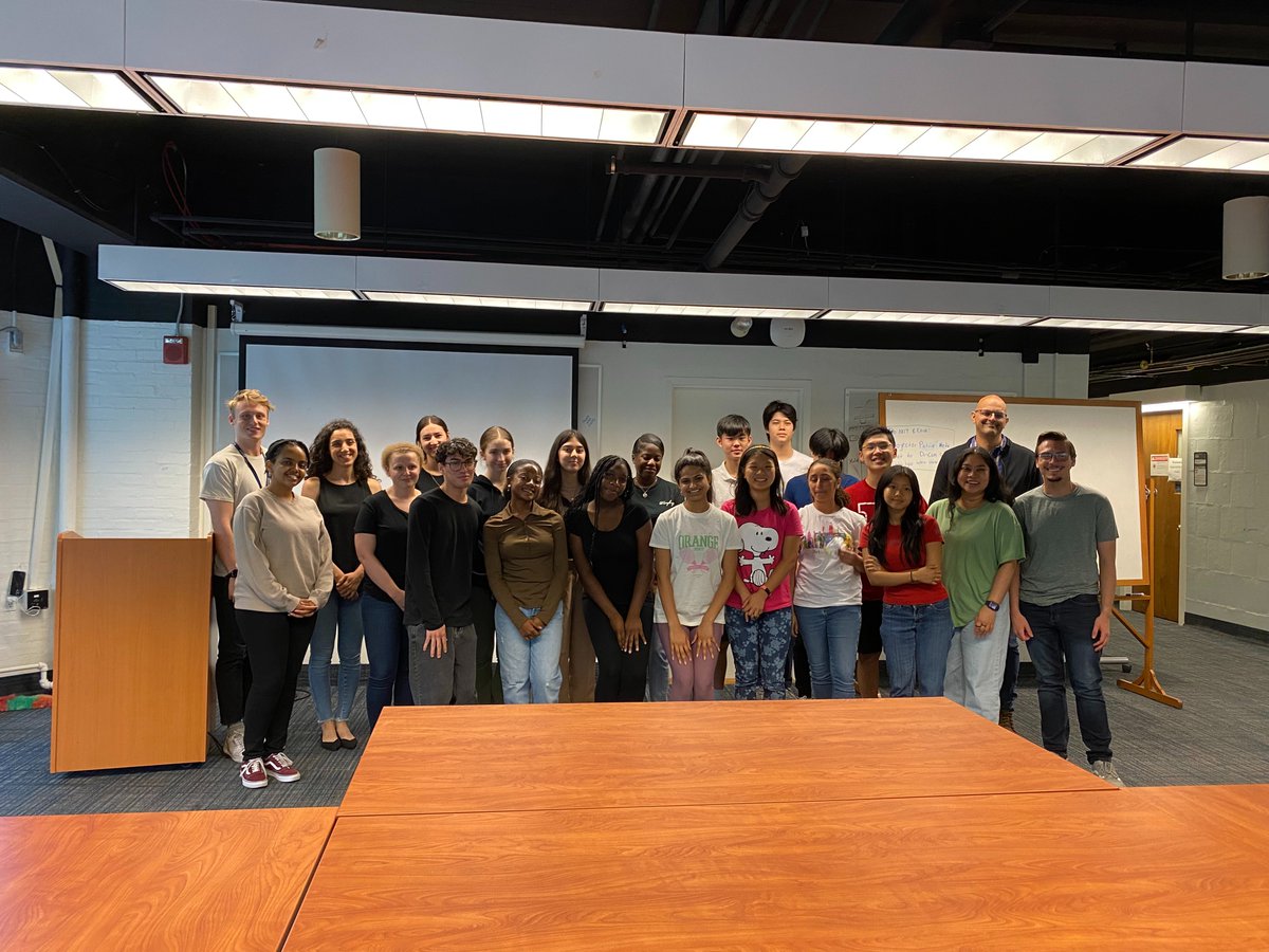 GuptaPenn's tweet photo. On Wed @BMBGGUPENN @BB_UPenn hosted visiting hs students from the summer OER program here @PennMedicine. Crystals were grown, Yeast plates streaked, condensates formed, and bananas frozen! Big thanks to @ShorterLab @kara_bernstein @LiuFange and @LijunZhouLab! @bioeyes @IRM_UPenn https://t.co/hn7Awoyw9I