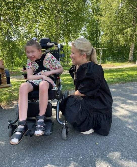 Dentro de 6 días se cumplirá un año de la brutal agresión y violación de la pequeña 🐥 Luna de 9 años que ha quedado con parálisis de por vida. 
El autor de esta atrocidad fue un mena de Etiopía de 15 años. 
Ni disturbios, ni protestas masivas en las ciudades. 
Los políticos de