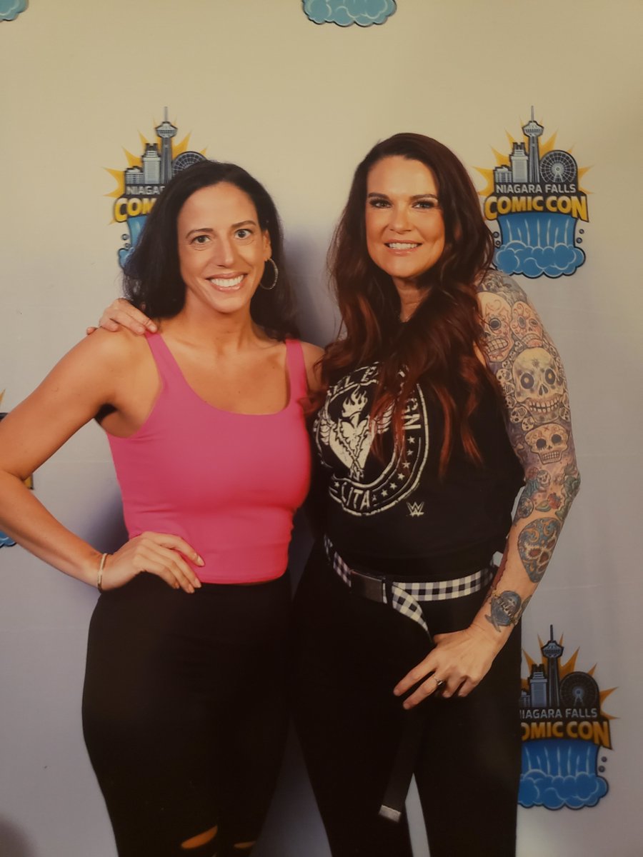 victoriawejko's tweet photo. Twitter, I thought I might come around here again. Did you hear about the time I meet my idol @AmyDumas I will catch you up! https://t.co/wqD4EvaV9P