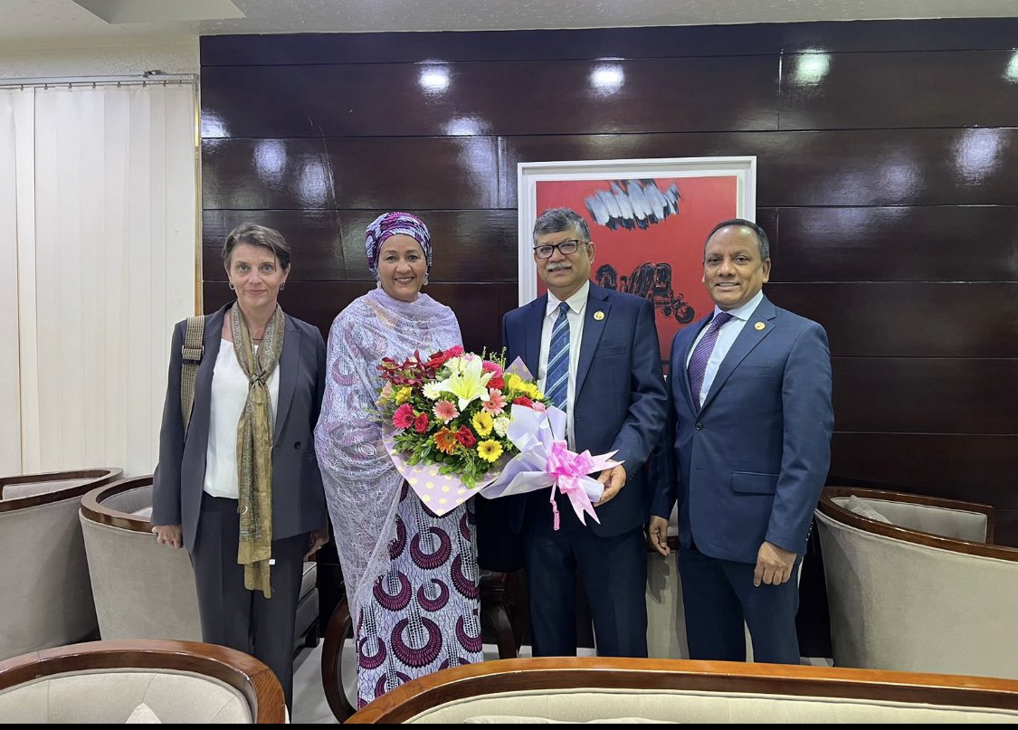 DSG H. E. Amina J Mohammed arrives in #Dhaka; will have busy time witnessing #Bangladesh's progress in achieving #SDGs; engaging in discussions to advance its implementation at this crucial mid-way point & to galvanize support for the 2023 SDG Summit.

🇧🇩🤝🇺🇳

#LeaveNoOneBehind