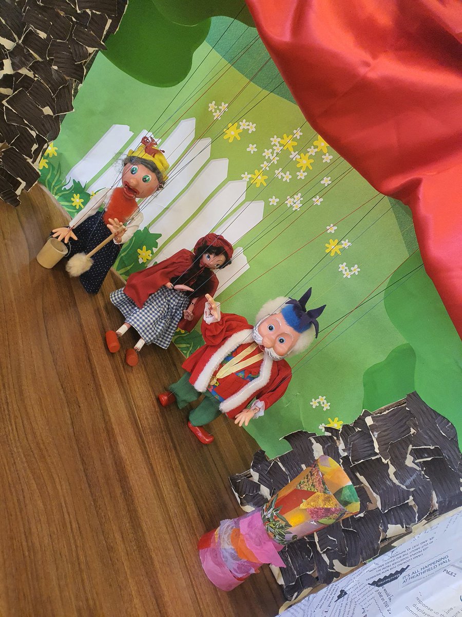 The puppets arrived at Miles Platting Library!
@MancLibraries @JuneCllr @GouldingMaxine @macinnes_neil 
#childrenscrafts #canaltrust #manchesterunivercity #libraries