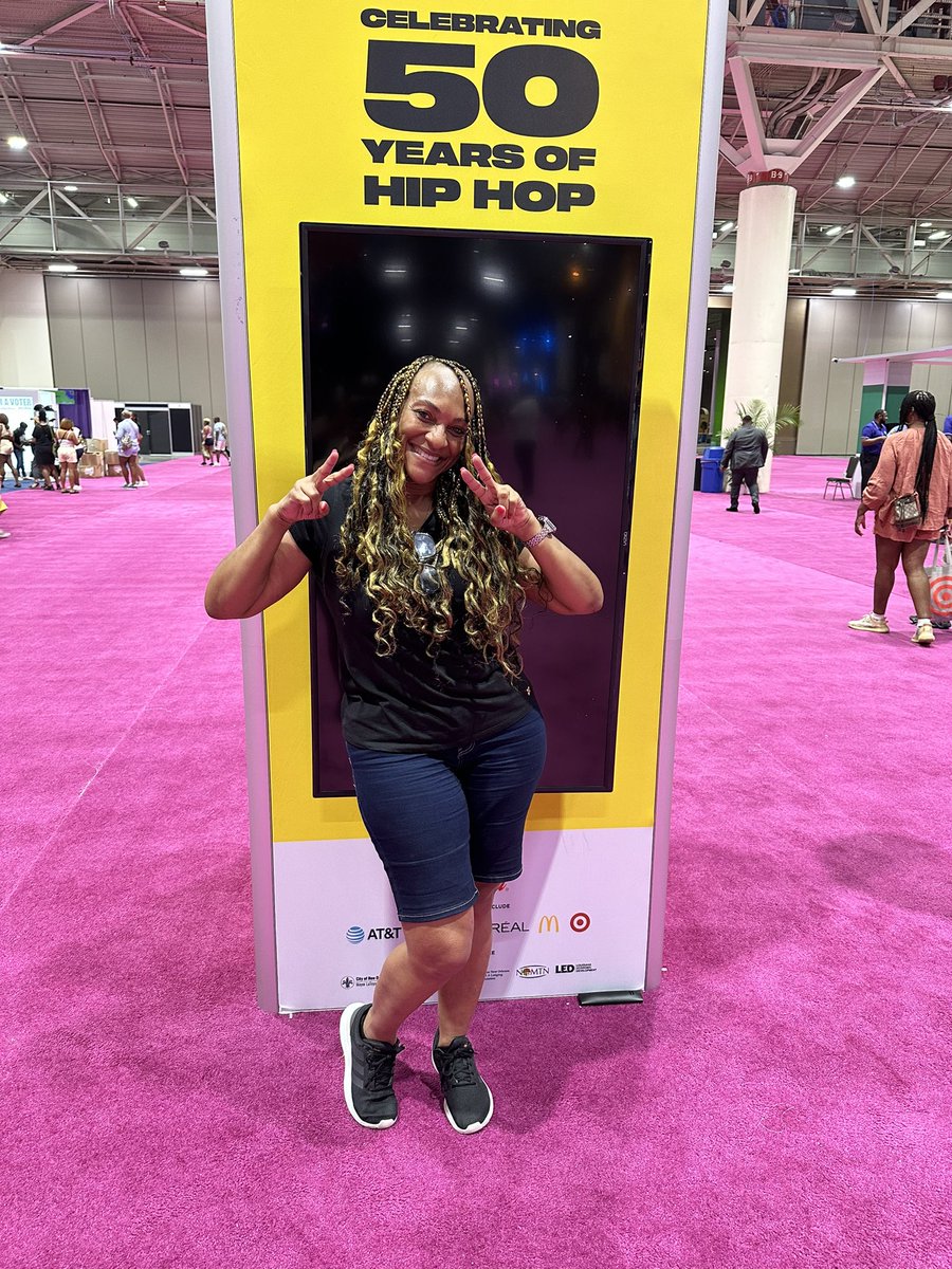 jjfad's tweet photo. Chillin with my home girl at the convention center #EssenceFest https://t.co/sE7tjvisfO