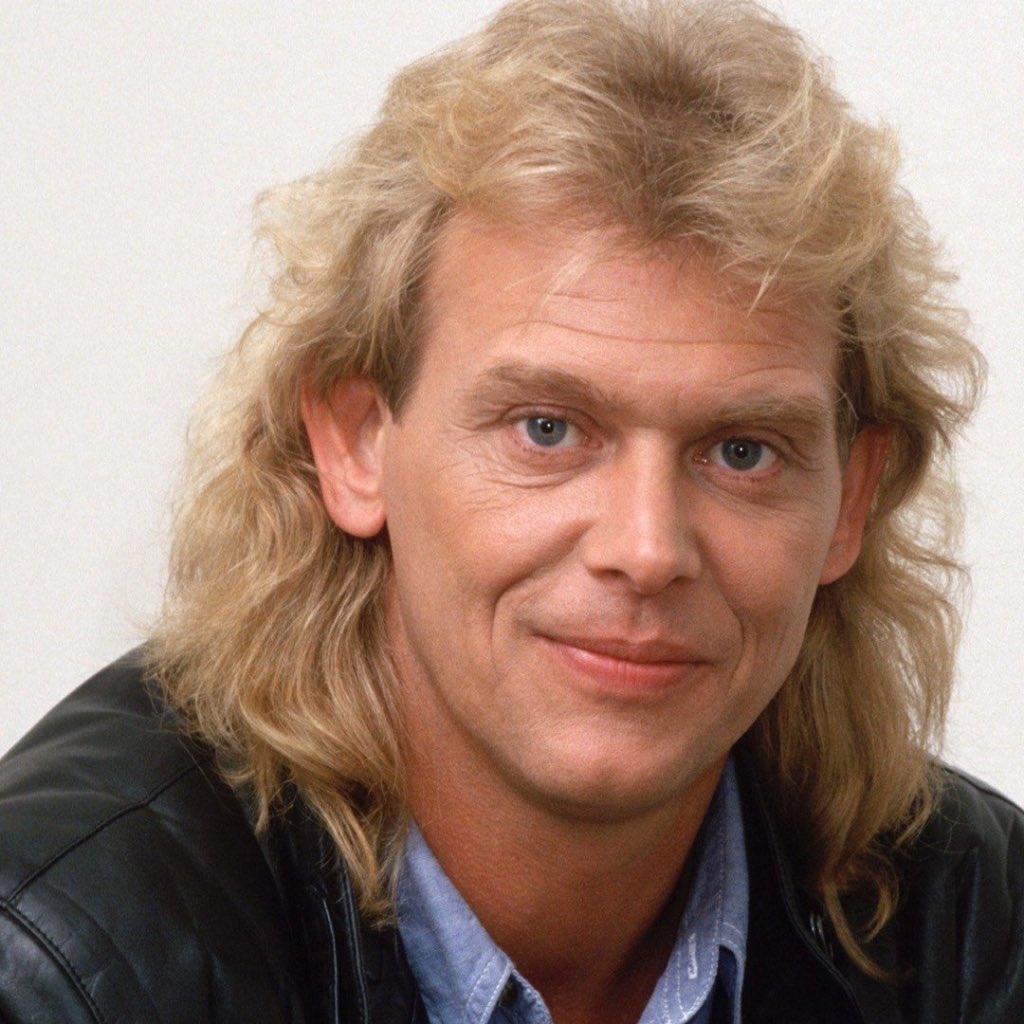 Happy Birthday John Farnham! – multi-award winning British born Australian pop-soft rock-singer – associated acts include – #LittleRiverBand – 7/1/1949

#TheFrogHoller #happybirthday #JohnFarnham 
apple.co/2ySvove
thefrogholler.com/2023/07/01/mus…