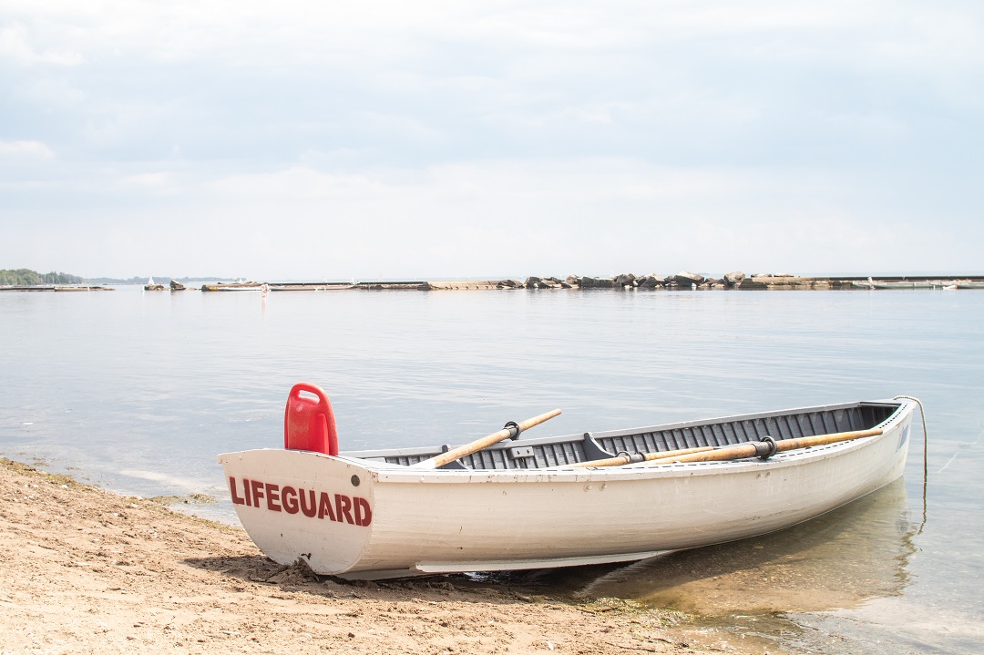 cityoftoronto's tweet photo. When visiting a Toronto beach this summer, swim in designated areas and when lifeguards are on duty.
Swim with a buddy and stay within arm’s reach of children.
Visit https://t.co/sw9FQJnLnw
#SwimTO #BeachSafety https://t.co/INIfqN4DyL
