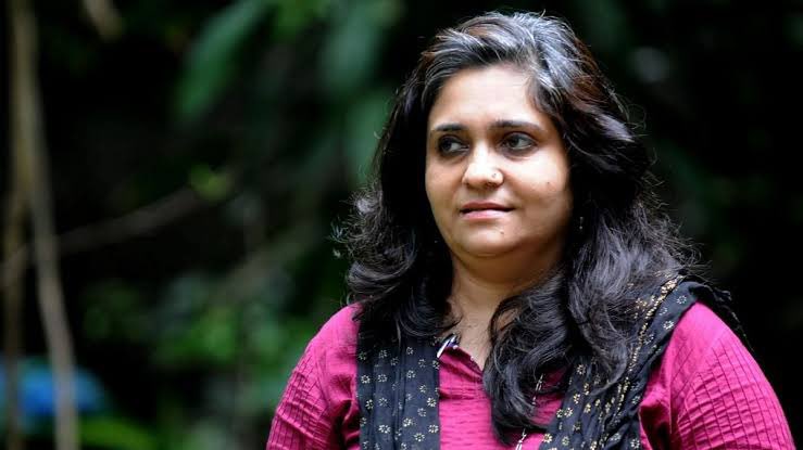 #SupremeCourt to hold special hearing at 9:15 pm today to hear #TeestaSetalvad plea in case linked to post-Godhra riots