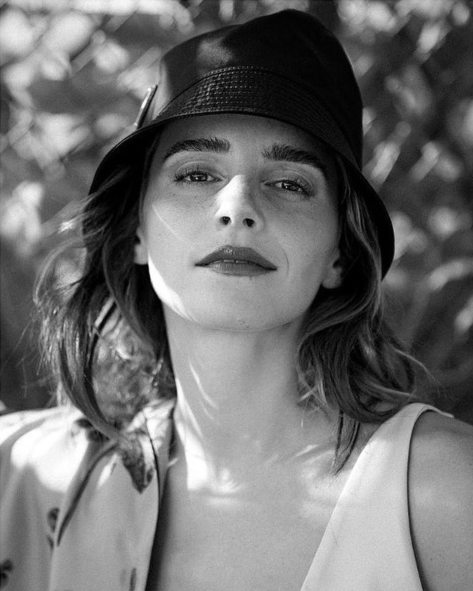 WhiteDisc_'s tweet photo. Emma Watson x Prada https://t.co/MmpfNvwgod